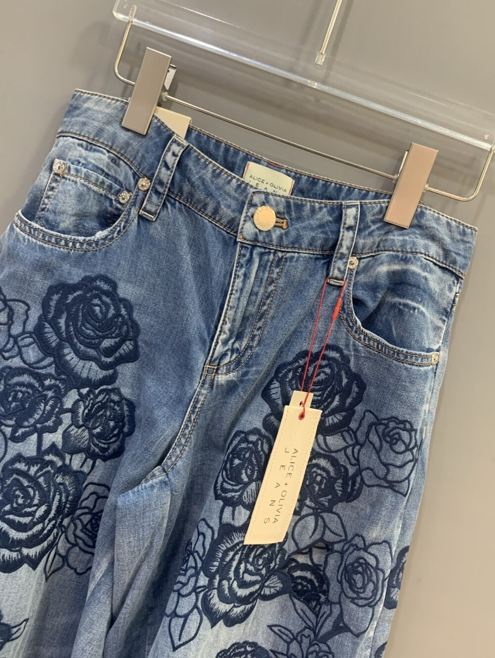 Alice + Olivia SIDNEY LASER-CUT JEAN - Picture 9 of 16